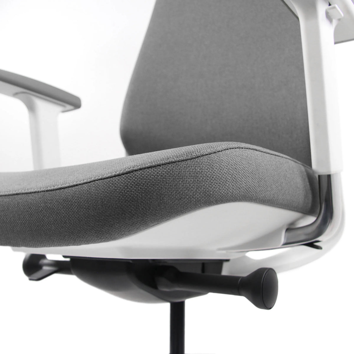 Grå sits och ryggstöd på Professionell kontorsstol CHIARO T4 WHITE från hjh OFFICE