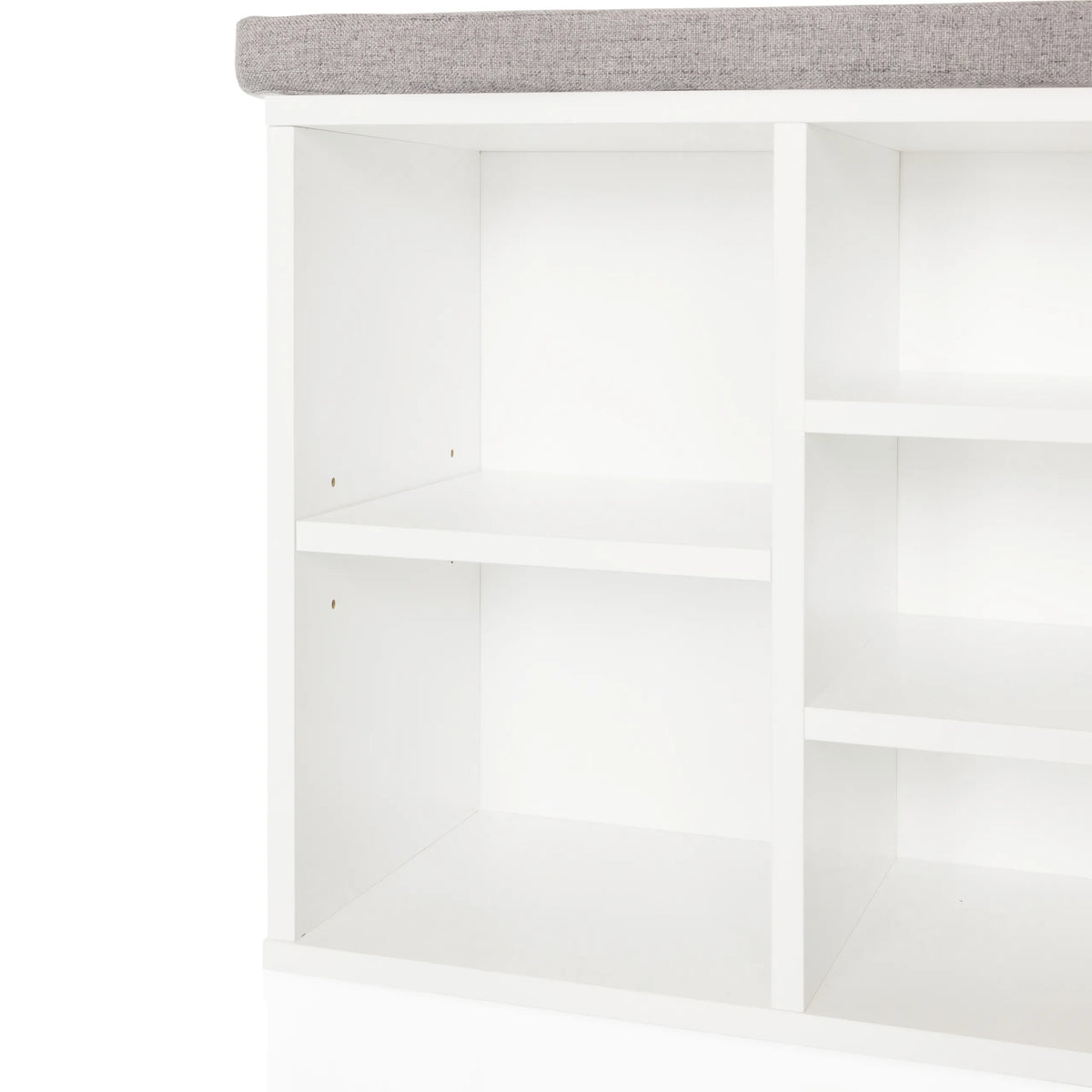 Vita öppna hyllfack på ESTHA 10 Skoskåp med grå dynor från hjh LIVING