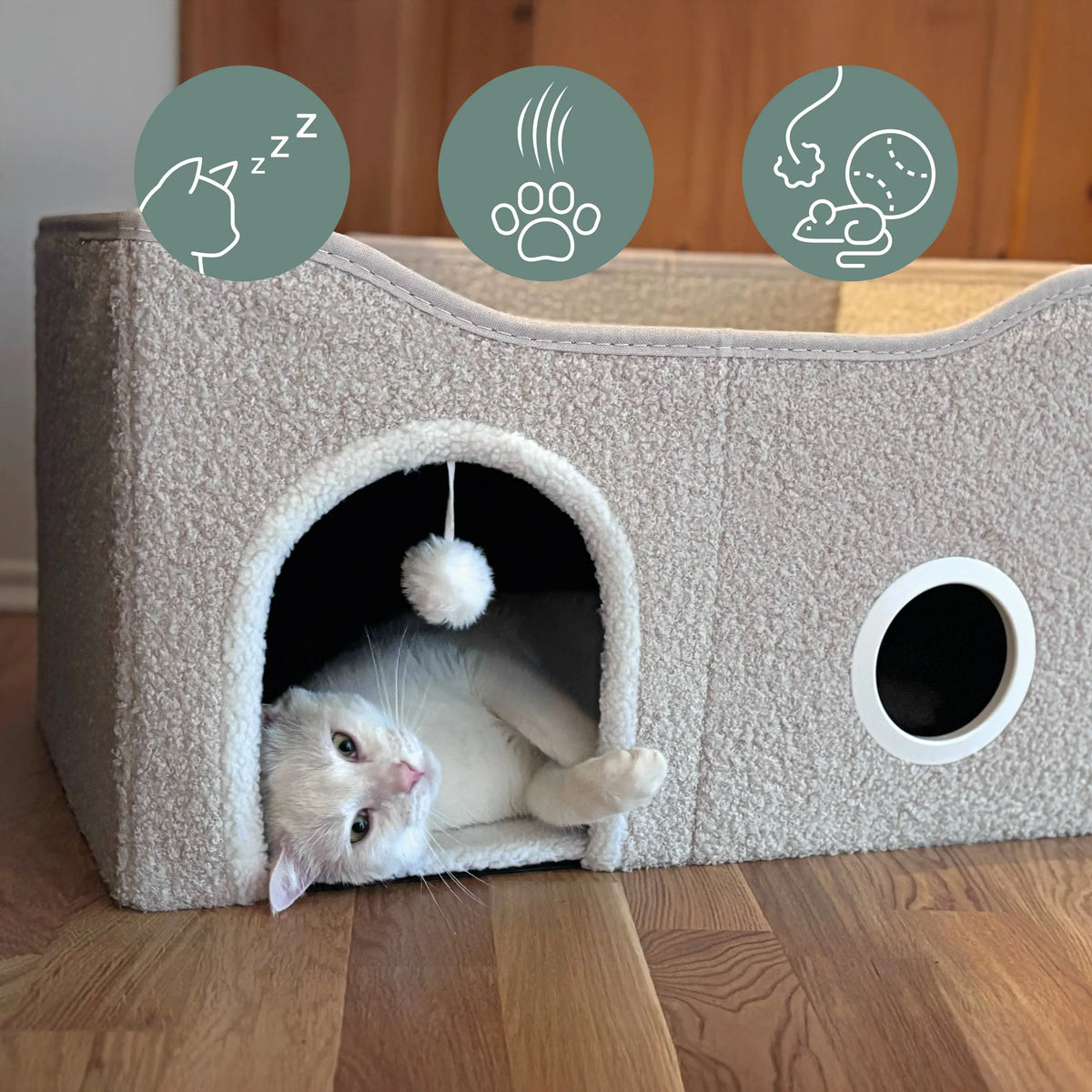Beige Kattgrotta PAWY EB med rund öppning och lekboll från hjh LIVING