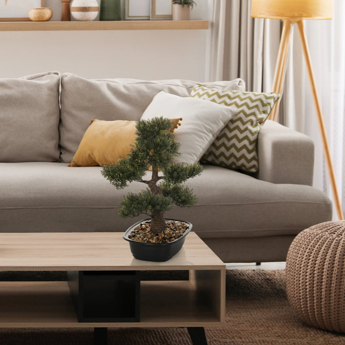 Konstgjord växt BONSAI i form av en liten bonsai med gröna blad i en svart kruka från hjh OFFICE