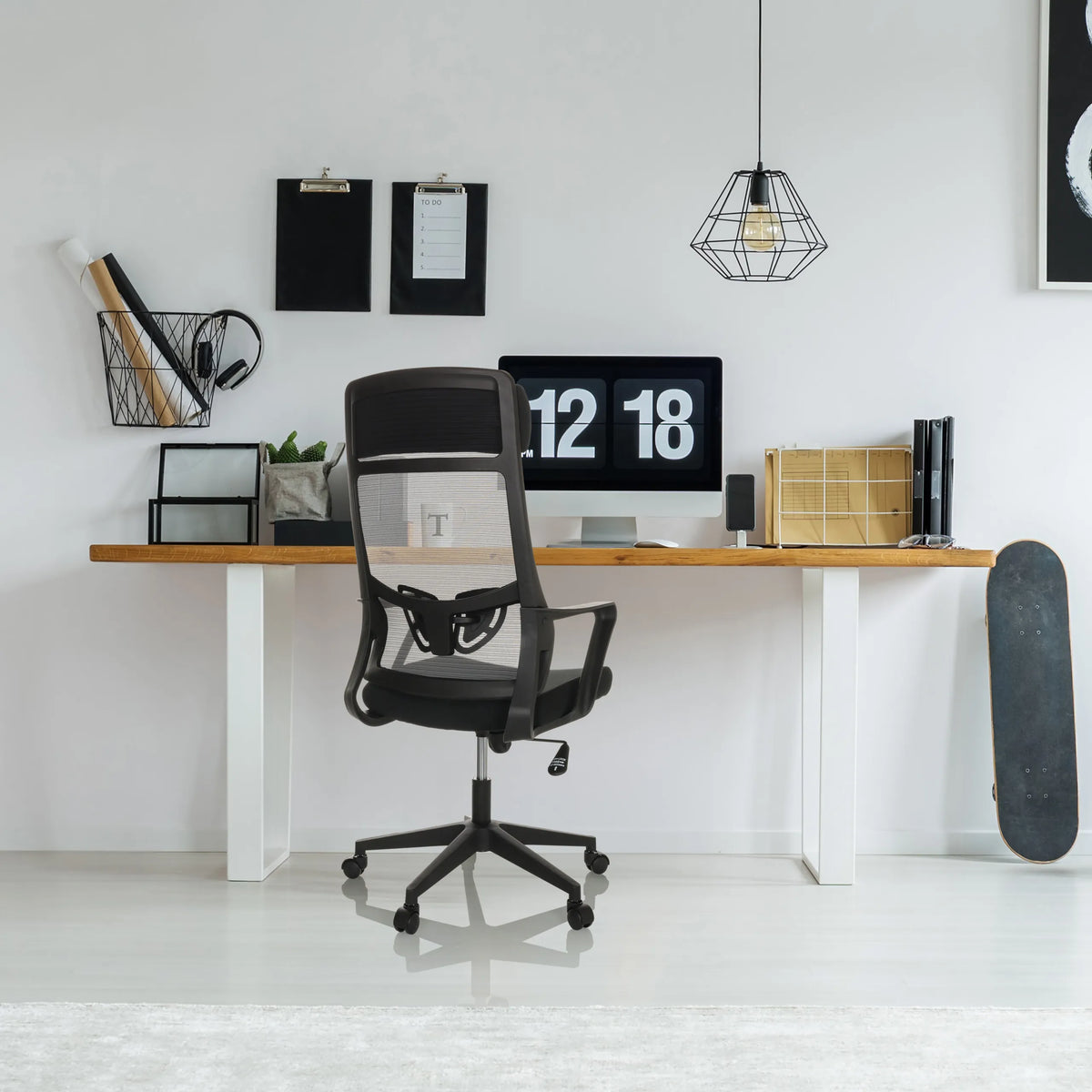 Svart Home Office kontorsstol NEKEO med nätryggstöd och armstöd från hjh OFFICE