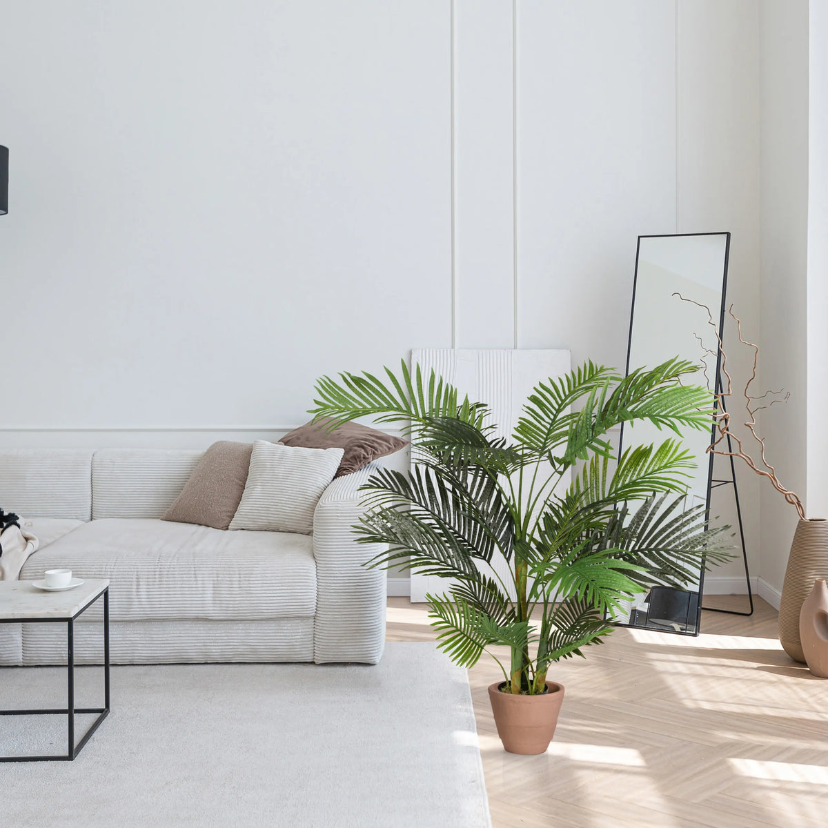 Grön konstgjord växt ARECA II i en brun kruka från hjh OFFICE