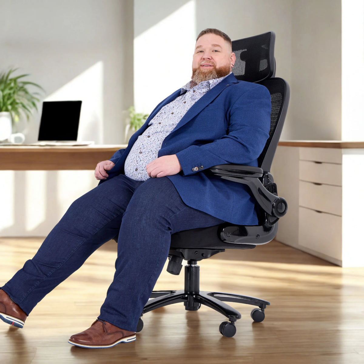 XXL snurrstol INSTRUCTOR SW I PRO i svart med nätryggstöd och nackstöd från hjh OFFICE