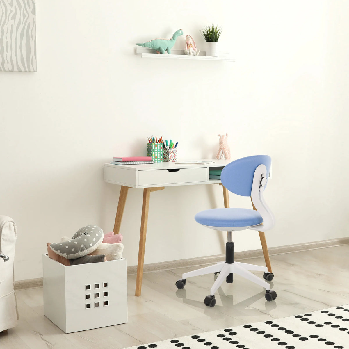 Blå Snurrstol för barn MINIMOVO med vitt stjärnfot och hjul från hjh OFFICE