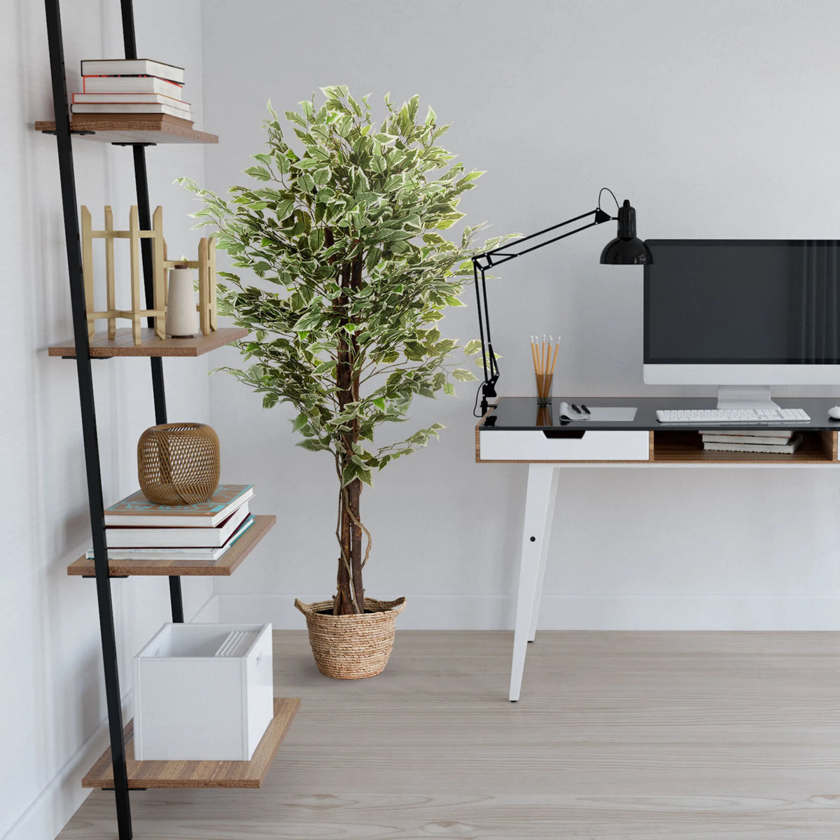 Konstgjord växt FICUS i grönt med en flätad korg som kruka från hjh OFFICE