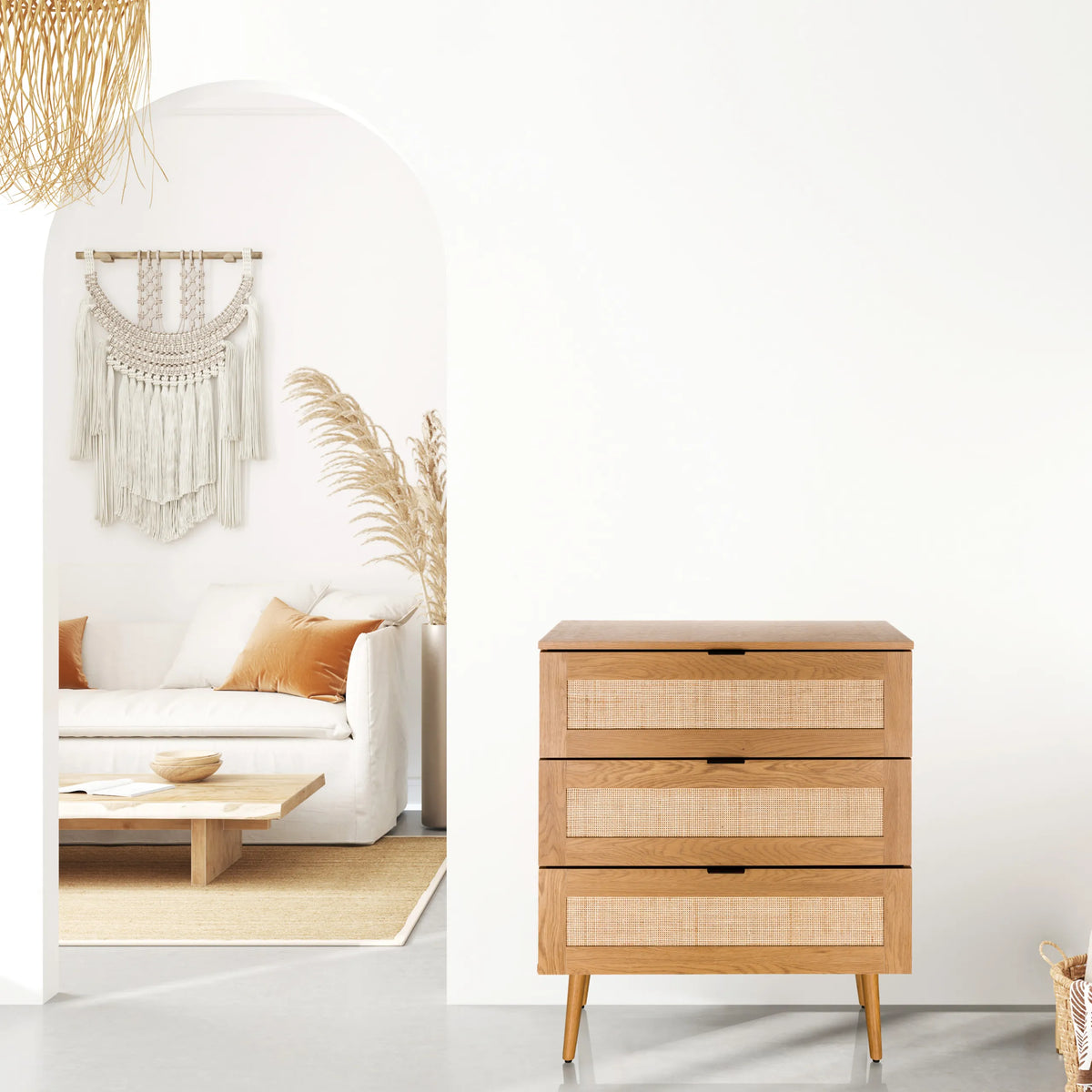 Byrå BOHEO K i ek med tre lådor och wienerflätning från hjh LIVING