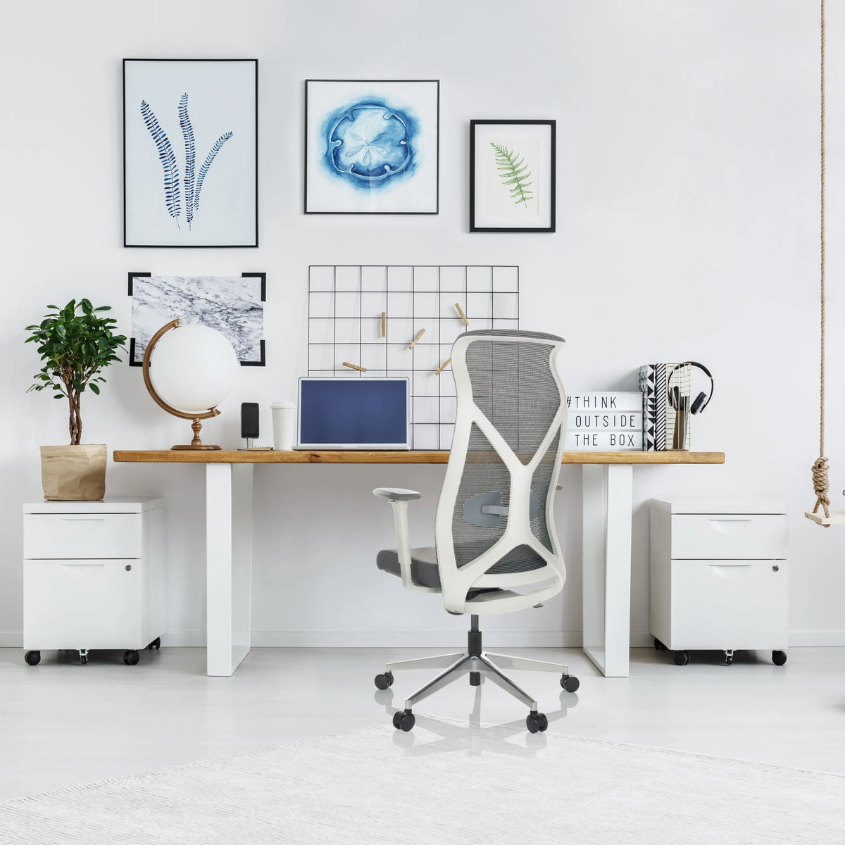 Grå Professionell kontorsstol AZURRO WHITE med nätryggstöd och armstöd från hjh OFFICE