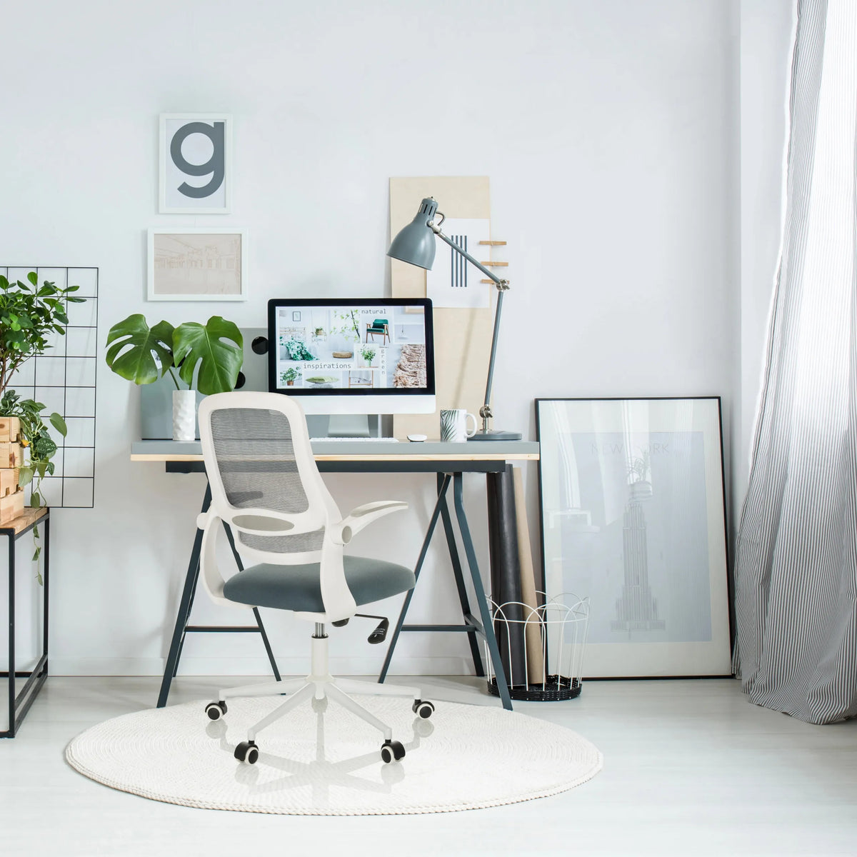 Home Office kontorsstol MIKO W ECO i grått med nätryggstöd och vita armstöd från hjh OFFICE