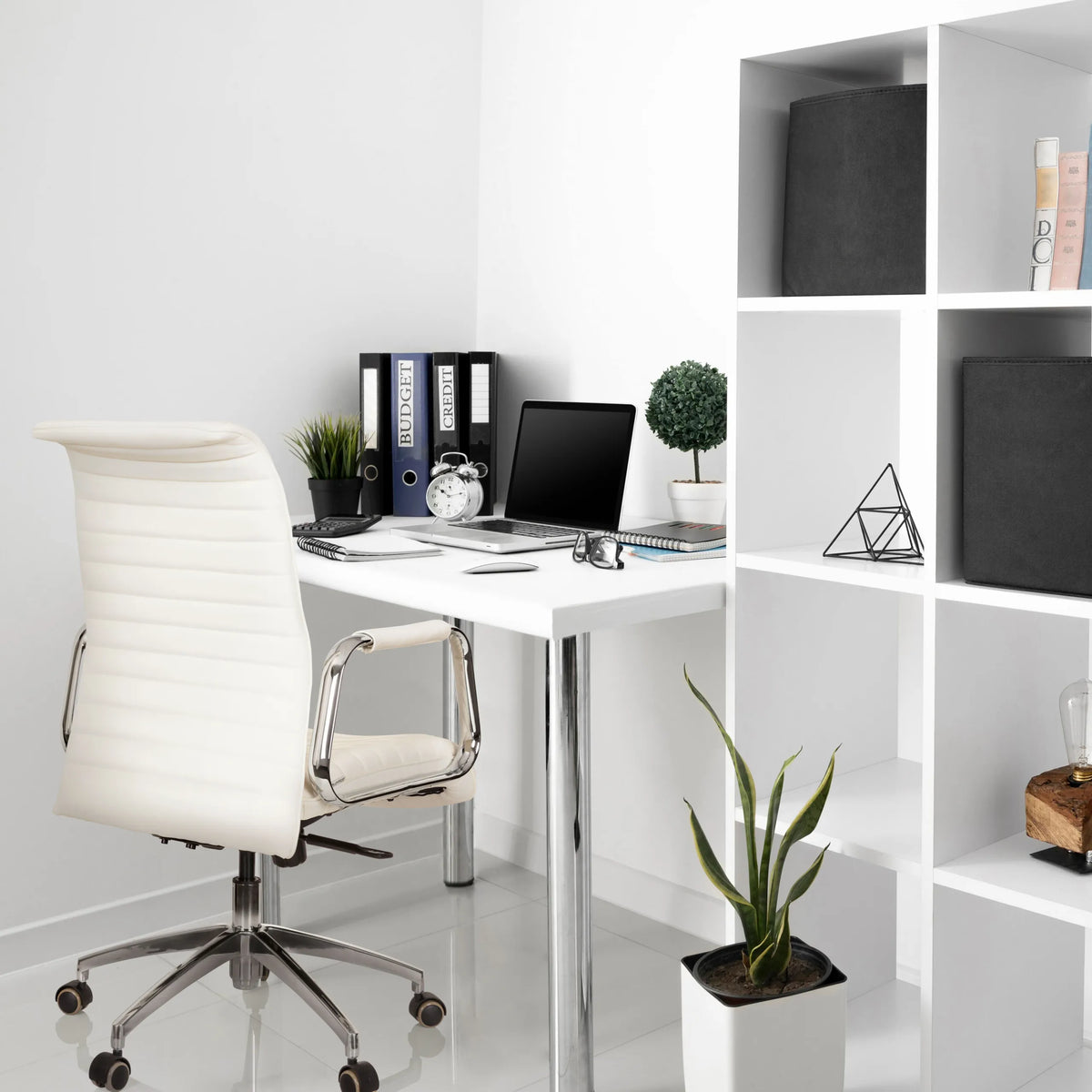Gräddvit Professionell chefsfåtölj ASPERA 10 med quiltad klädsel och kromställning från hjh OFFICE