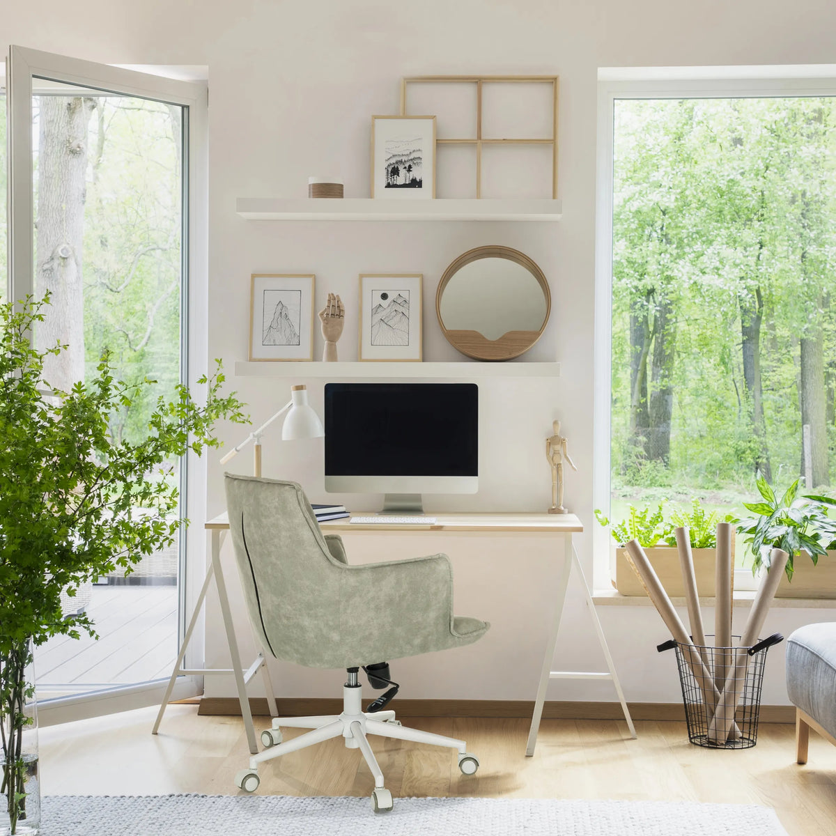 Grå Home Office kontorsstol SOLAO LIFE W med hjul i en ljus arbetsrumsmiljö från hjh LIVING
