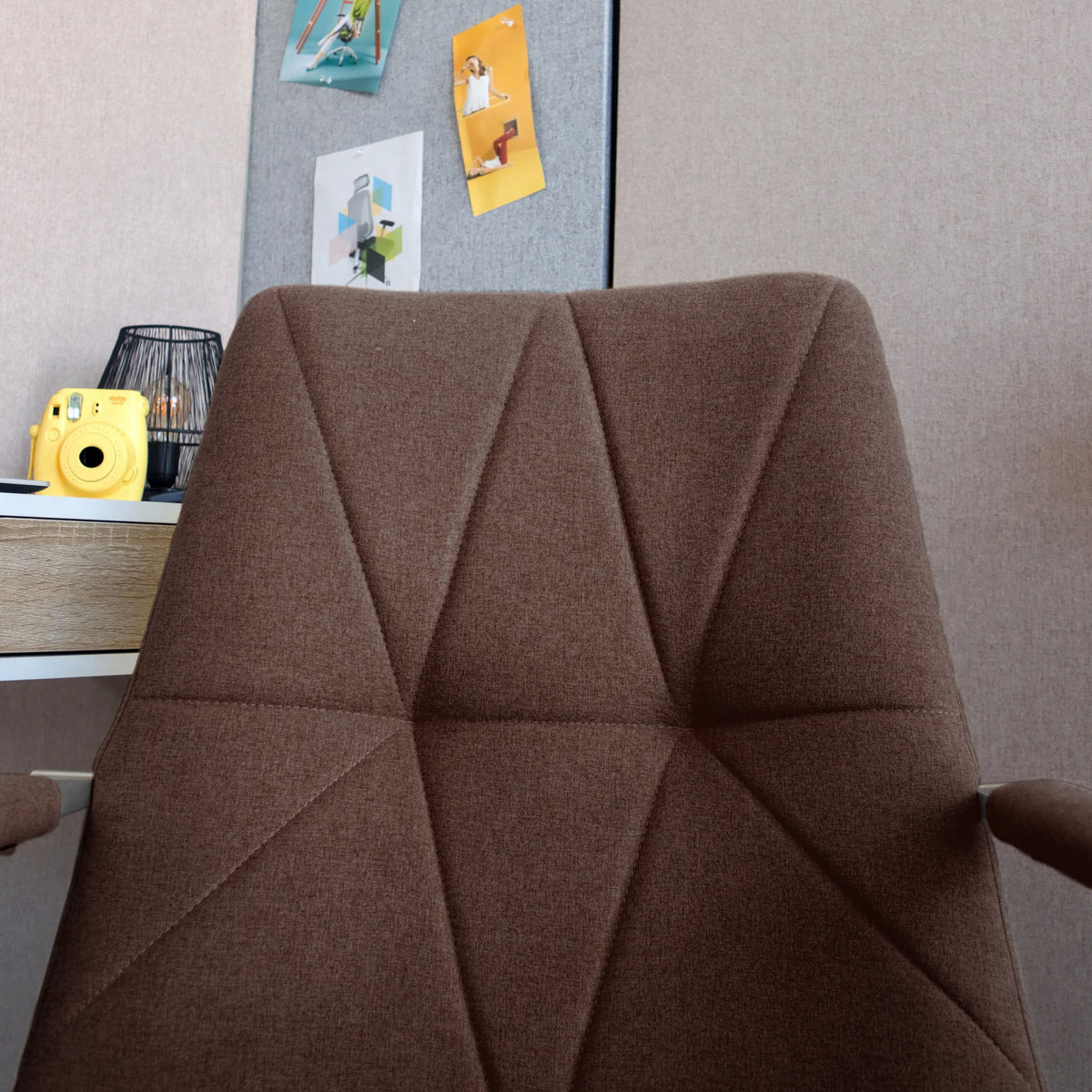 Mellanbrun tygklädsel med steppsömmar på Home Office kontorsstol SARANTO II från hjh OFFICE