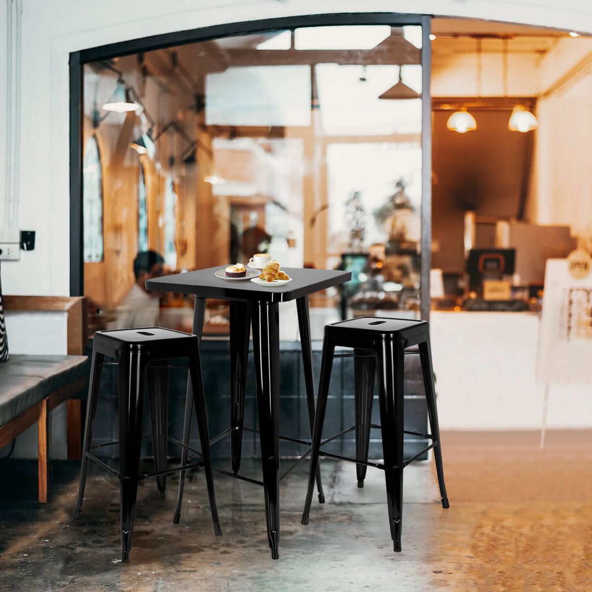 Svart Bardisk VANTAGGIO HIGH T med två matchande barstolar från hjh OFFICE