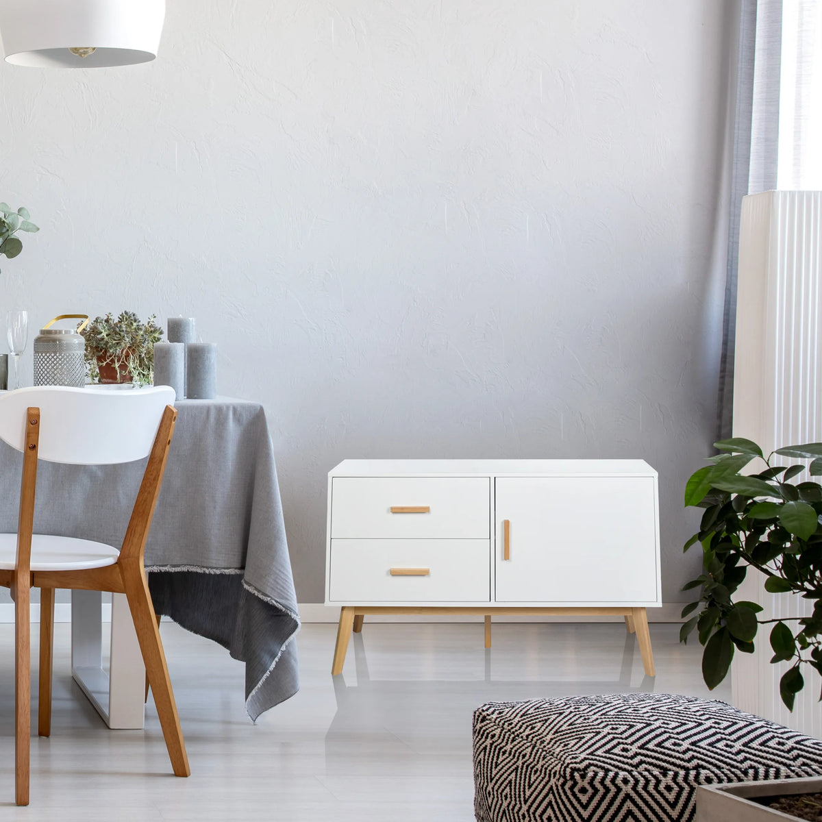 Vitt Sidobord TAROLO med två lådor, en dörr och ljusa träben från hjh LIVING