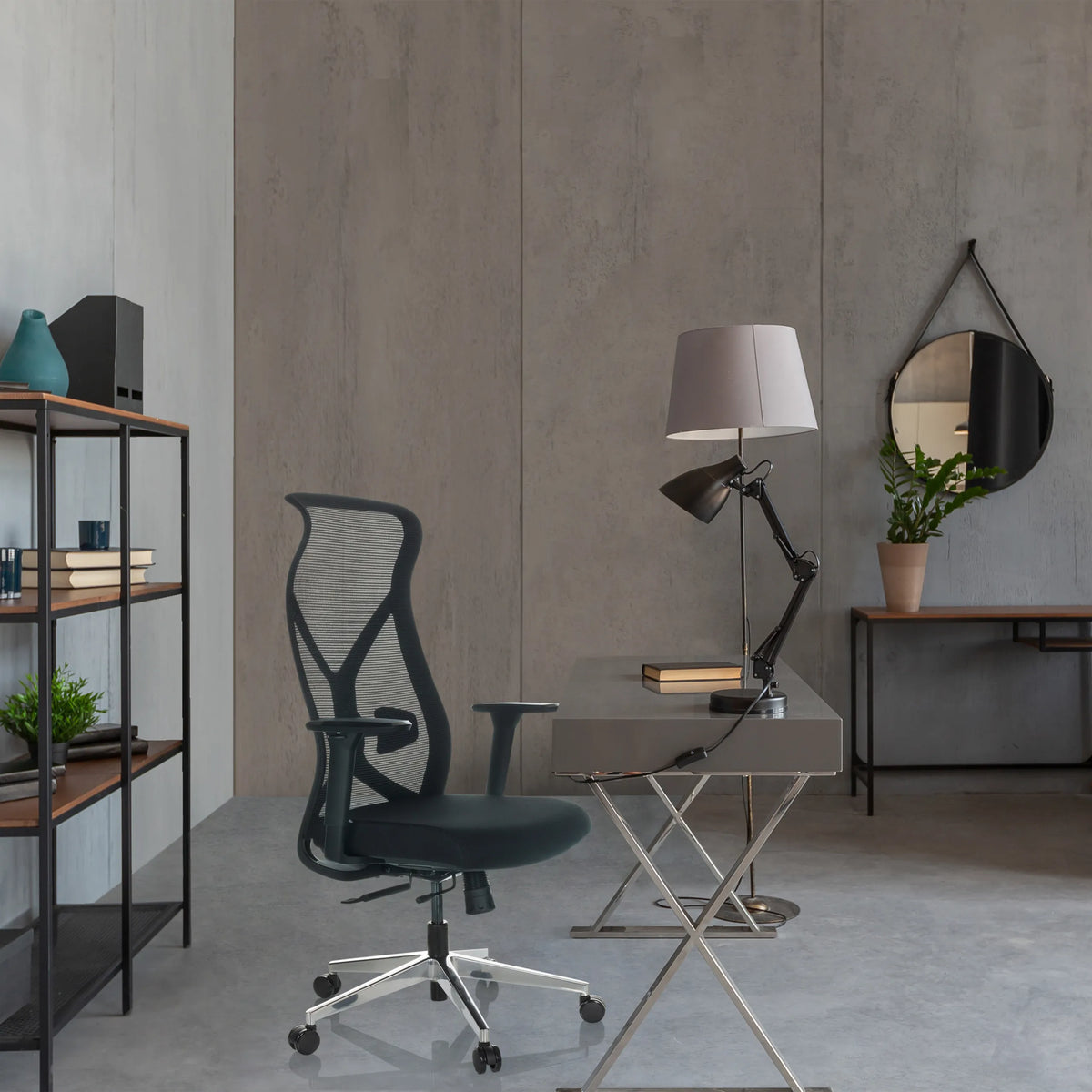 Svart Professionell kontorsstol AZURRO B med nätryggstöd och armstöd från hjh OFFICE
