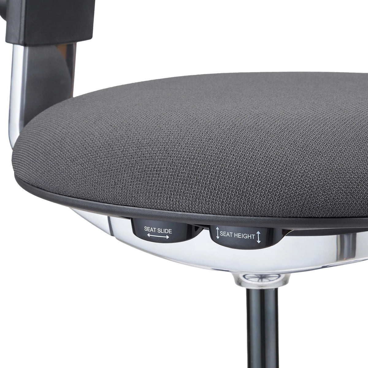 Justering av sitthöjd och sitsdjup under den mörkgrå sitsen på arbetsstolen TOP WORK 40 från hjh OFFICE