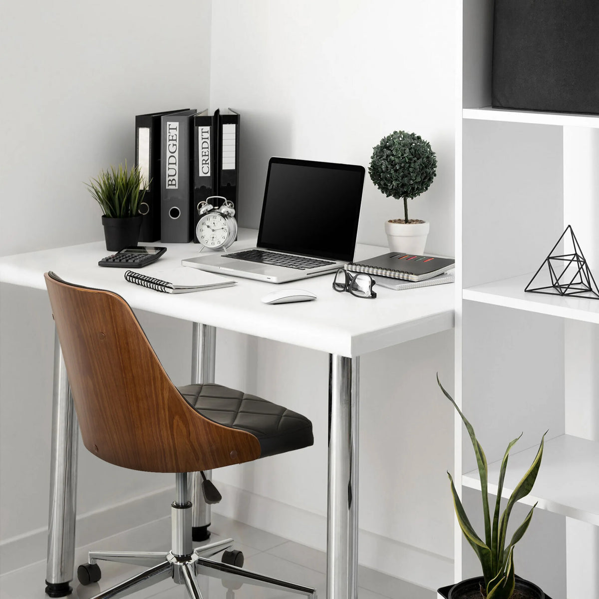 Home-Office-Bürostuhl CENCA in Schwarz mit Holzschale und Stepppolsterung von hjh OFFICE
