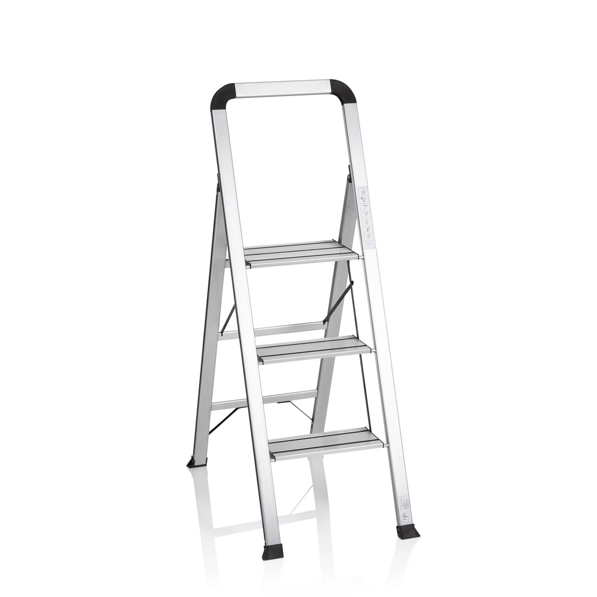 Silverfärgad fällbar stege SOLID V i aluminium med tre steg och handtag från hjh OFFICE – 360-gradersvy (framifrån 20°)