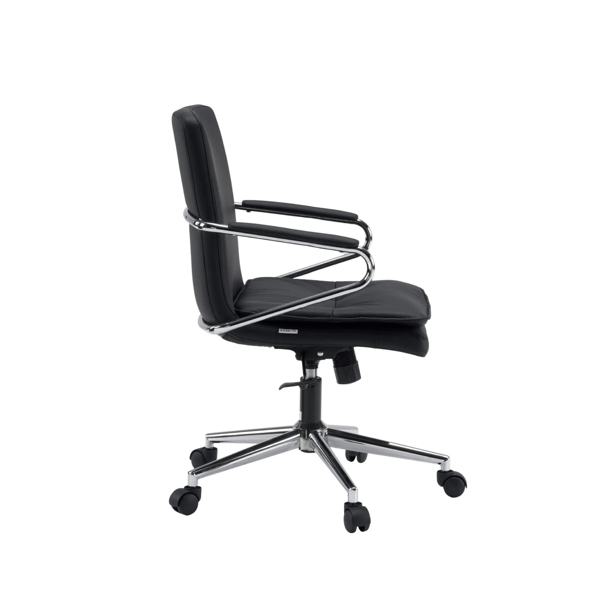 Svart Home Office kontorsstol Rovento med kromade armstöd och underrede från hjh OFFICE