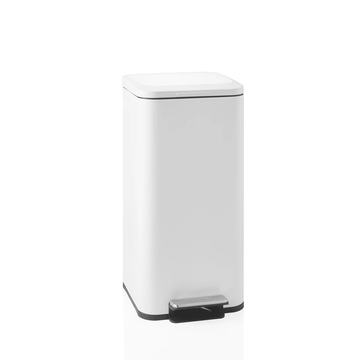 Vit papperskorg Clean Square med en silverfärgad fotpedal från hjh OFFICE – 360-gradersvy (framifrån 15°)