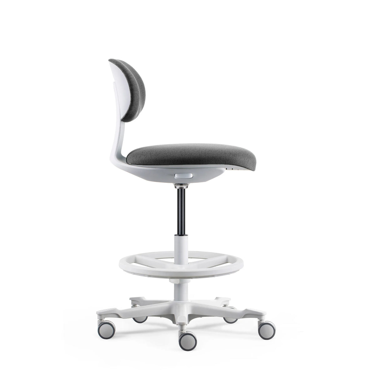 Arbetsstol WORK MF2 W i mörkgrå med fotring och stjärnfot med hjul från hjh OFFICE