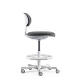Arbetsstol WORK MF2 W i mörkgrå med fotring och stjärnfot med hjul från hjh OFFICE