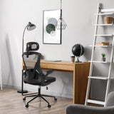 Svart Professionell kontorsstol ARIGANO med nätrygg och nackstöd vid ett skrivbord från hjh OFFICE