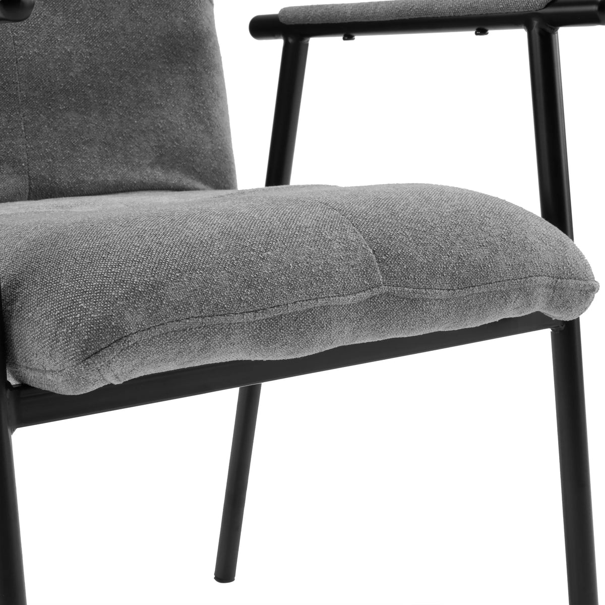 Grå tygklädsel på sitsen av den stoppade stolen Lifea Flex med svart ram från hjh LIVING