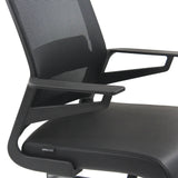 Armstöd och sits på den fjädrande stolen INVENTOR V PRO i svart med nätryggstöd från hjh OFFICE
