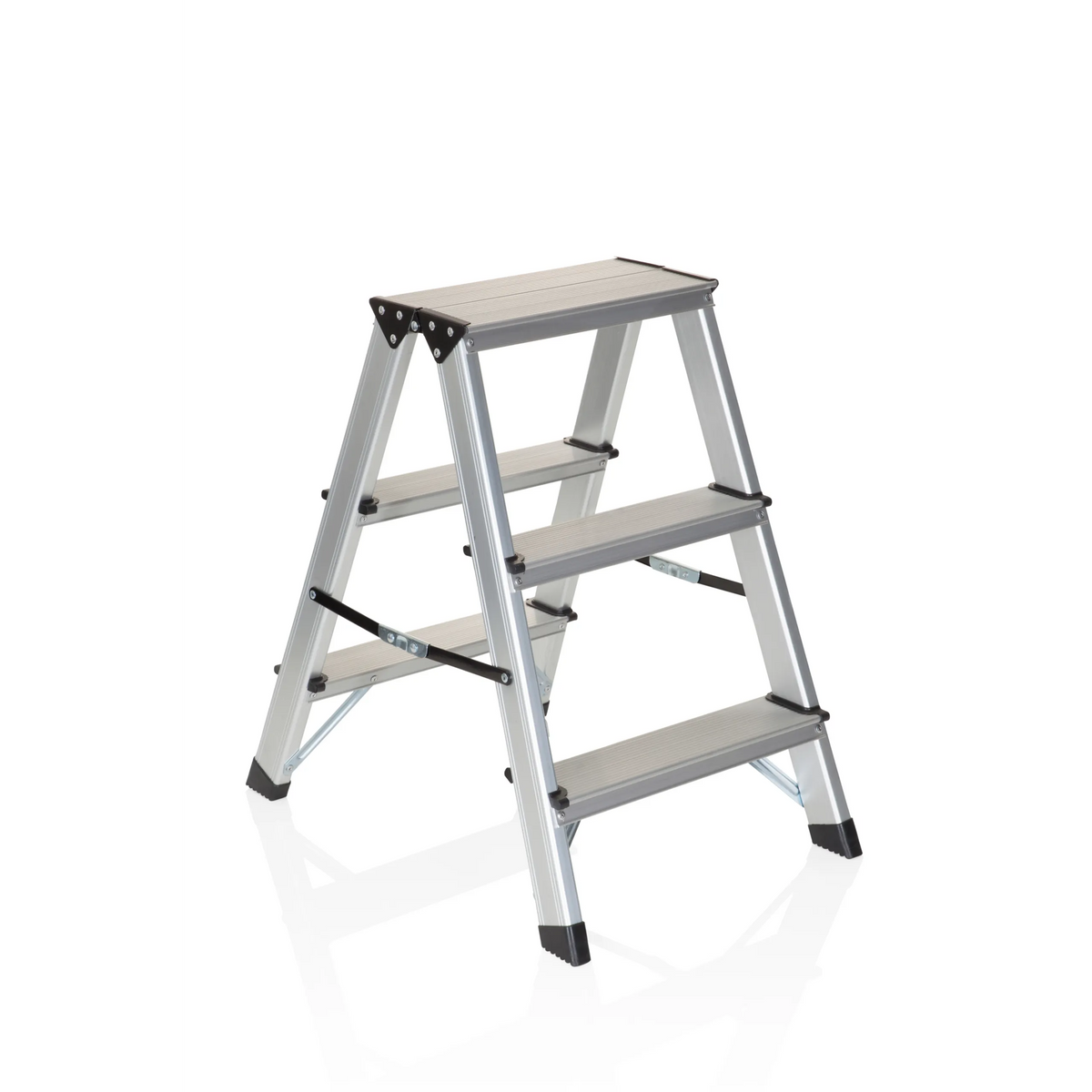 Silverfärgad fällbar stege SOLID i aluminium med tre steg från hjh OFFICE – 360-gradersvy (snett framifrån 40°)