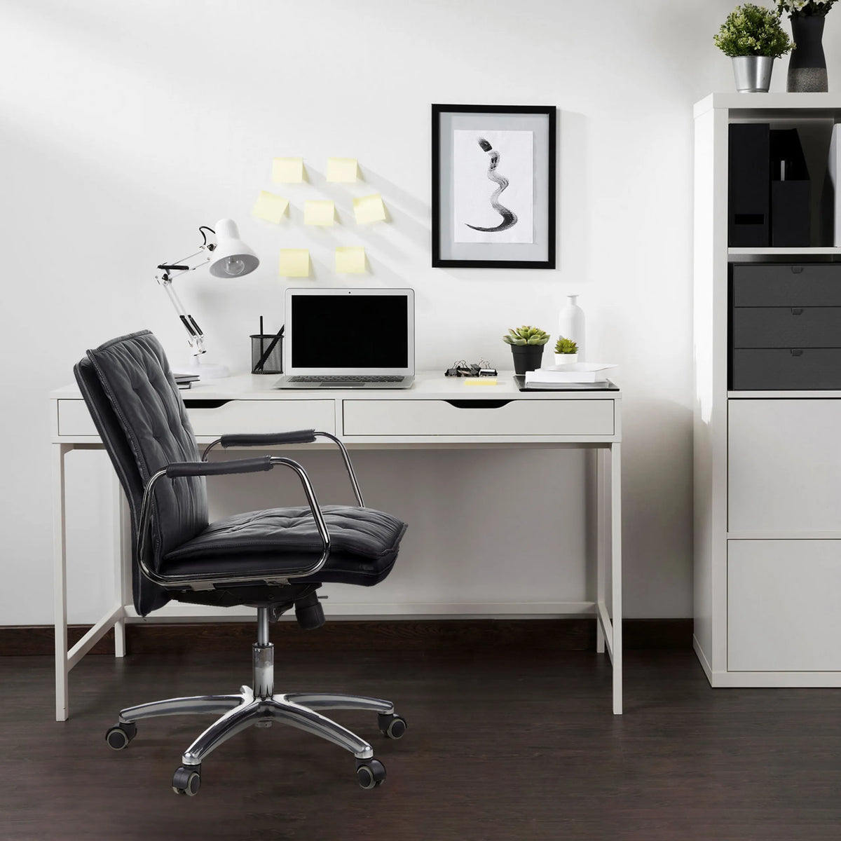 Professionell chefsfåtölj VILLA 10 i svart med quiltad stoppning och kromad fotkors från hjh OFFICE
