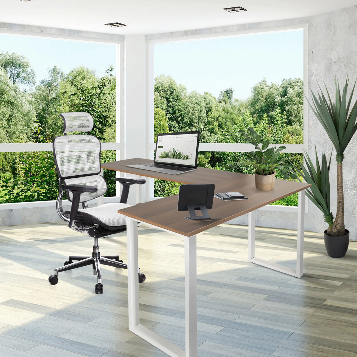 Hörnskrivbord WORKSPACE BASIC I i valnöt och vitt med vitt underrede från hjh OFFICE