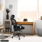 Svart hög kontorsstol VENUS BASE med nätryggstöd och nackstöd i hemmakontoret från hjh OFFICE (AI-genererad bild)