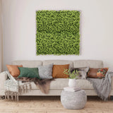 Grön växtmatta LEAFLUXE 3 som kvadratisk väggtavla över en soffa från hjh LIVING