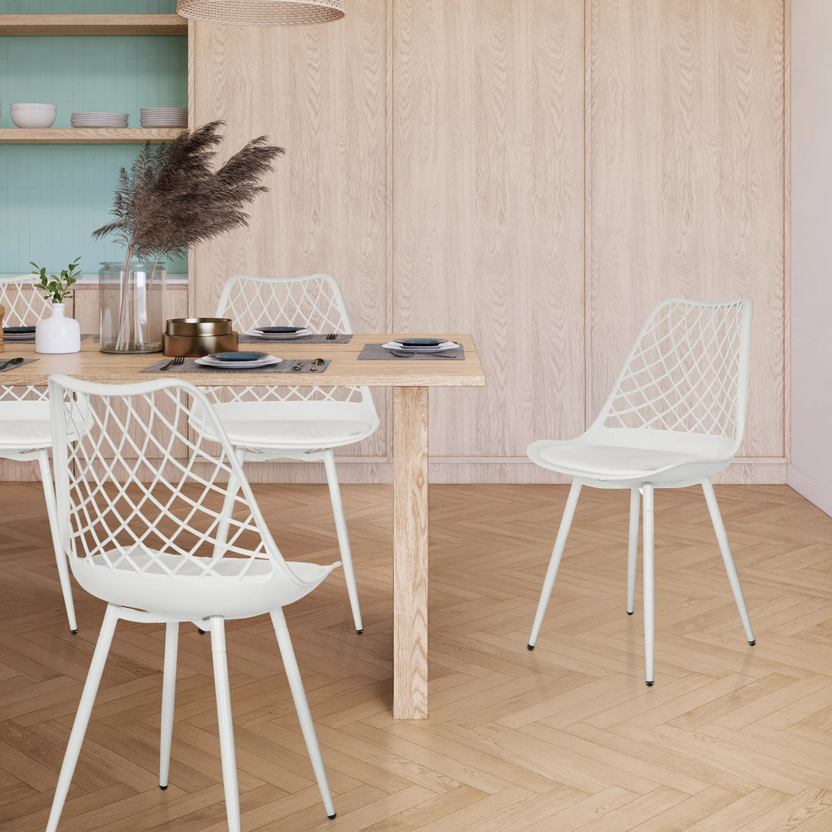 Utomhusstol BEGIO S i vitt med nätryggstöd och fyra ben från hjh LIVING