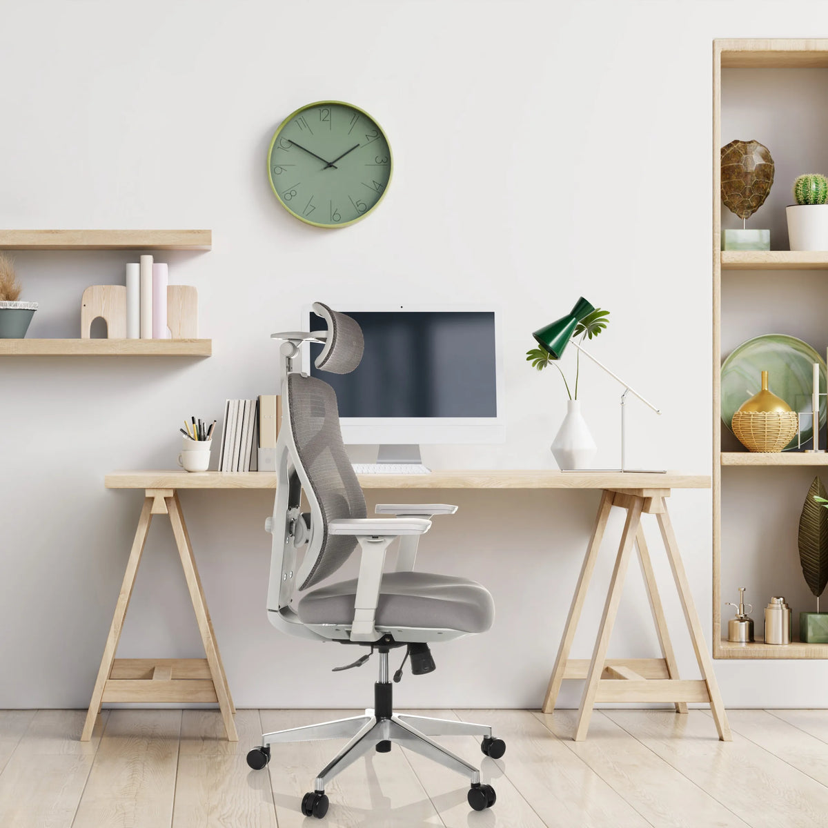 Grå Hög kontorsstol CASSILIS W med nätryggstöd och nackstöd från hjh OFFICE