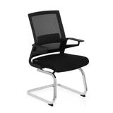 Svart Fjädrande stol INVENTOR V med nätrygg, armstöd och medunderrede från hjh OFFICE – 360-gradersvy (snett framifrån 40°)