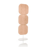 Beige Skärmvägg FLEXMIUT W med tre kvadratiska element och vit fot från hjh OFFICE – 360-gradersvy (framifrån 13°)