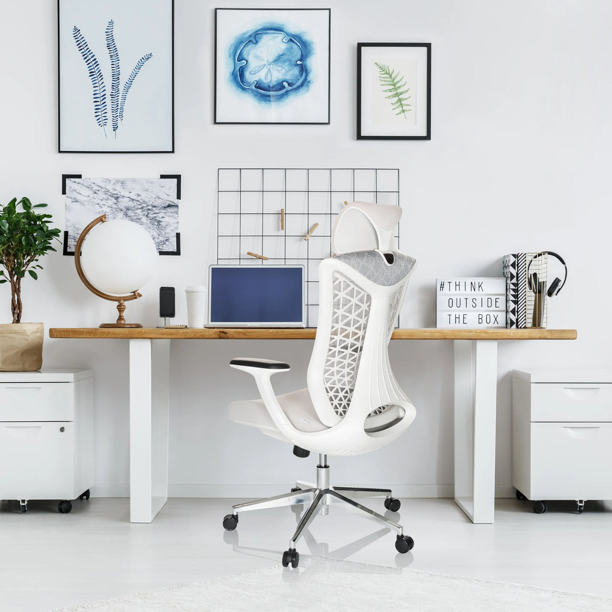 Grå Professionell kontorsstol FALEO W med vit ram och nätryggstöd från hjh OFFICE
