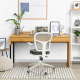 Grå Home Office kontorsstol TOP 108 W med nätryggstöd och vita armstöd från hjh OFFICE
