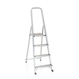 Silverfärgad Fällbar stege SOLID II i aluminium med fyra steg och handtag från hjh OFFICE – 360-gradersvy (framifrån 20°)
