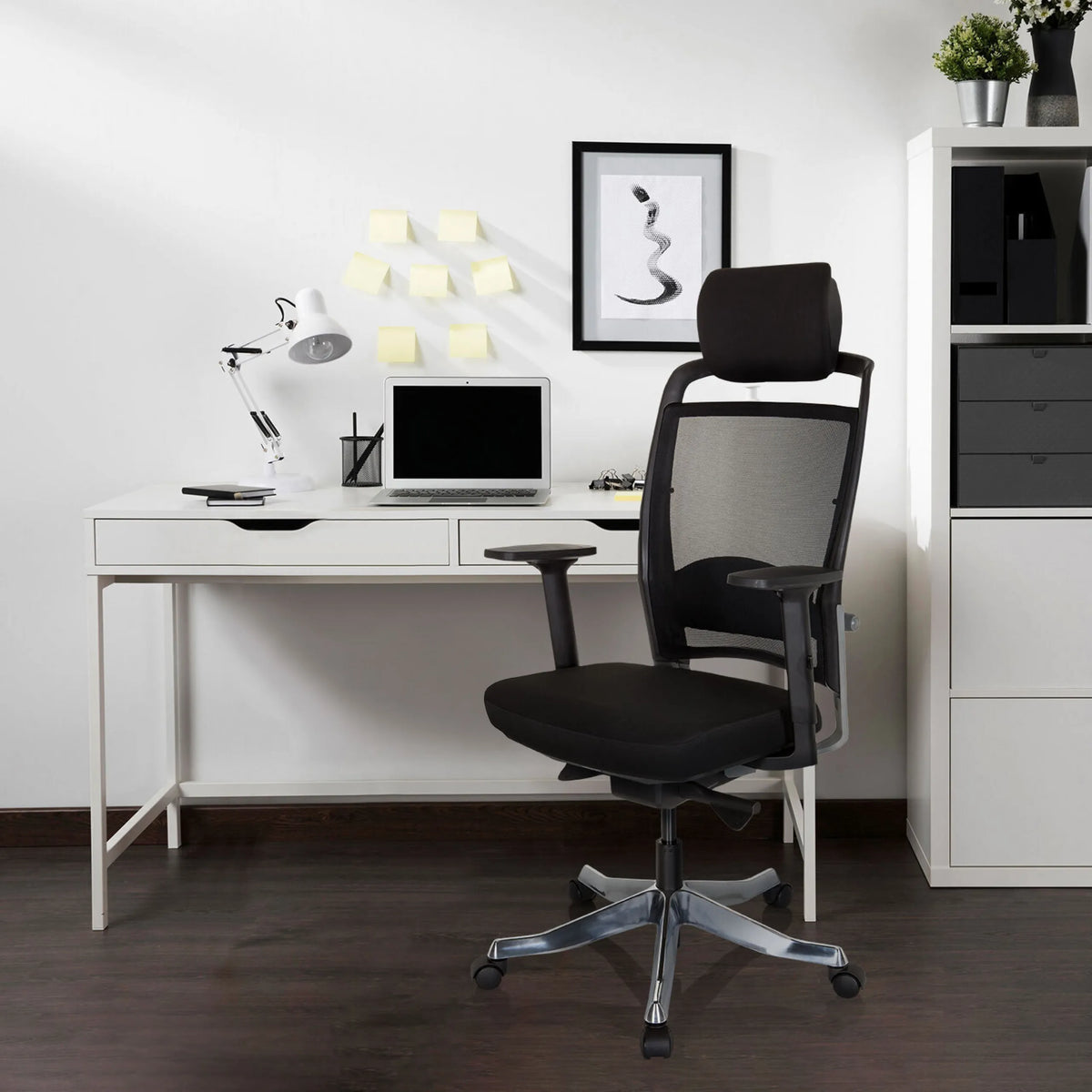 Svart Professionell kontorsstol IKAST I med nätryggstöd, nackstöd och armstöd från hjh OFFICE