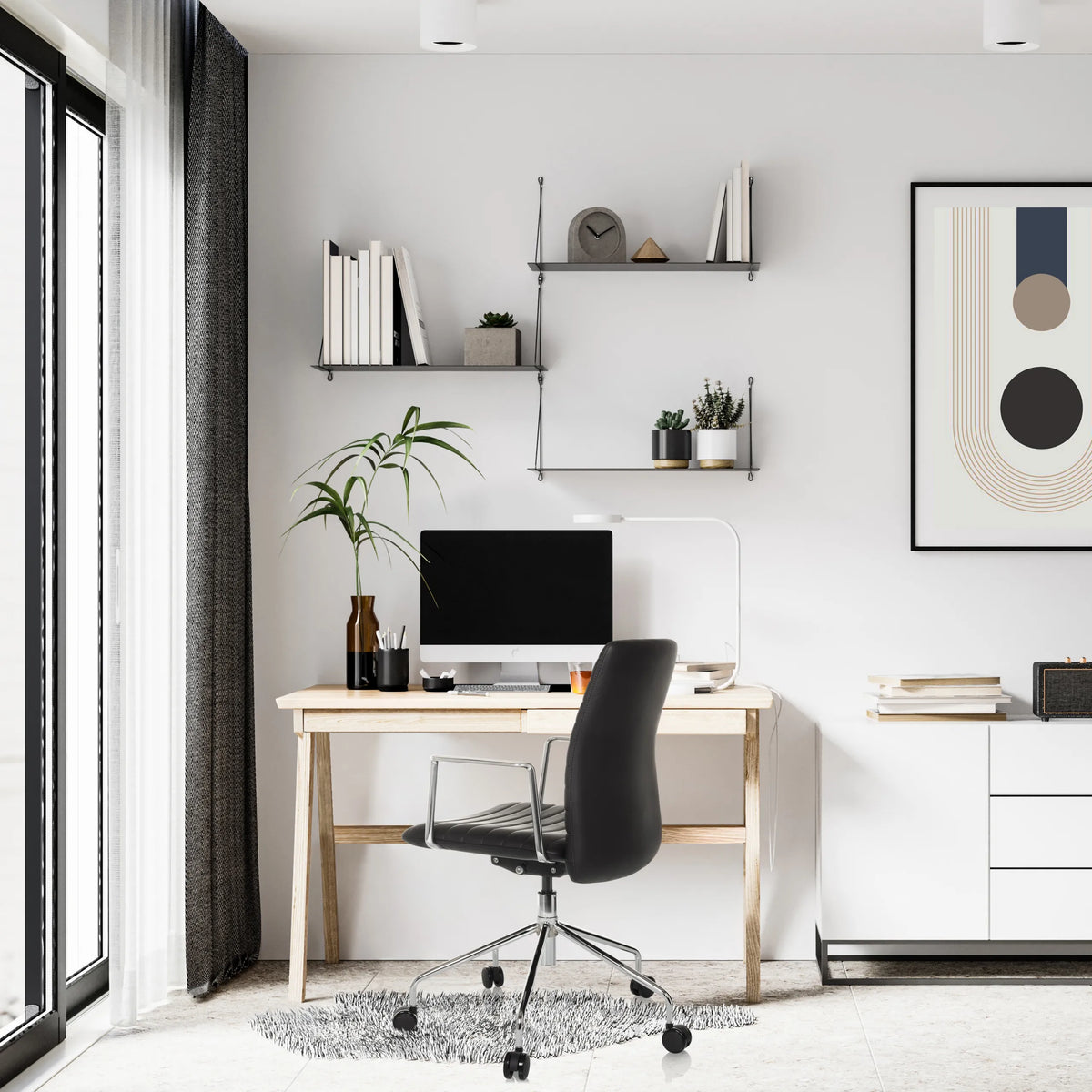 Lyxig chefsfåtölj VEMONA 30 i svart med armstöd och hjul vid ett skrivbord från hjh OFFICE