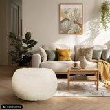 Beige sittsäck Sitzolo R i ett vardagsrum från hjh LIVING (AI-genererad bild)