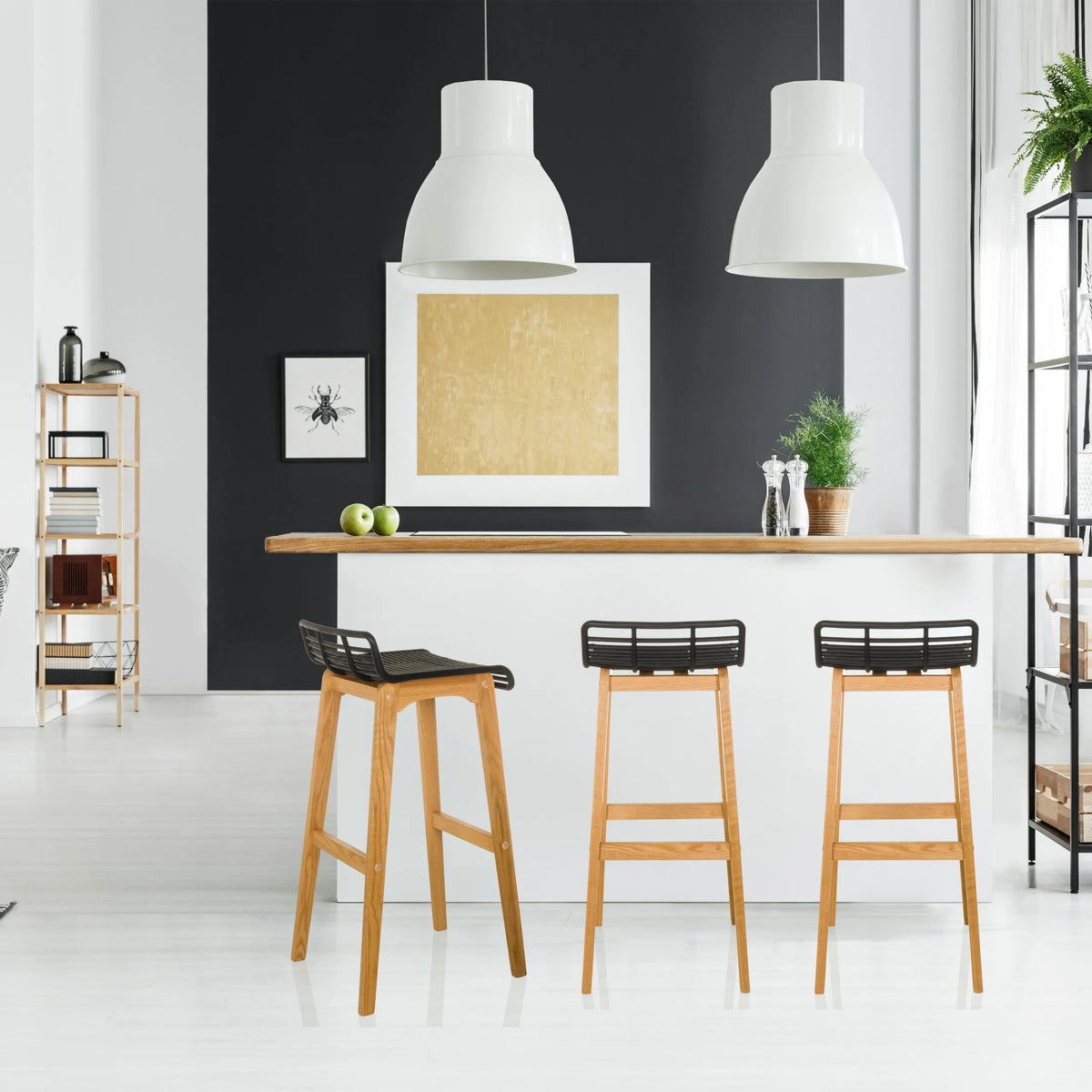 Tre LONSO W barstolar med underrede i ek och svarta sitsar från hjh OFFICE