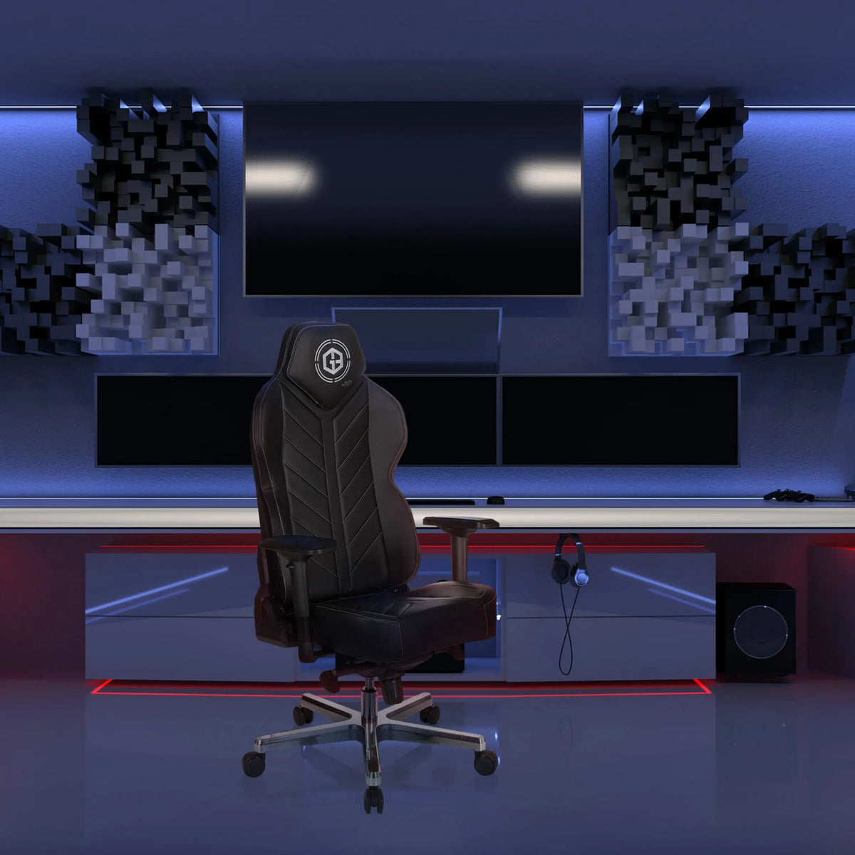 Svart Spelstol GAMEBREAKER COLOSSUS med logotyp på nackstödet och armstöden från hjh OFFICE