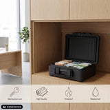 Öppet svart kassaskåp Safe Compact Slim med pengabuntar i en trähylla från hjh OFFICE (AI-genererad bild)