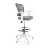 Grå bardiskstol TOP WORK 108 W med nätrygg, fotring och vitt femstjärnigt underrede med hjul från hjh OFFICE – 360-gradersvy (snett framifrån 60°)