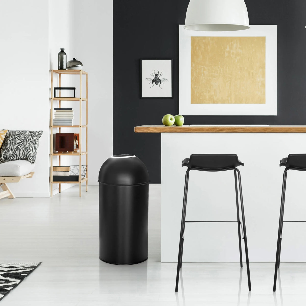Svart papperskorg CLEAN OR 50 med en kapacitet på 50 liter från hjh OFFICE