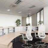 Två grå bardiskstolar ASPEN WORK W med vita ryggstöd och armstöd från hjh OFFICE