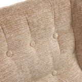 Beige vävd textil med knappstoppning på den stoppade fåtöljen HAVENIO från hjh LIVING